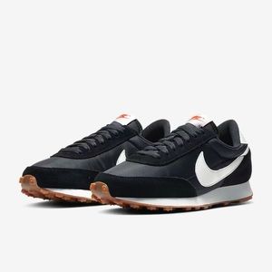 Nike Women’s DAYBREAK